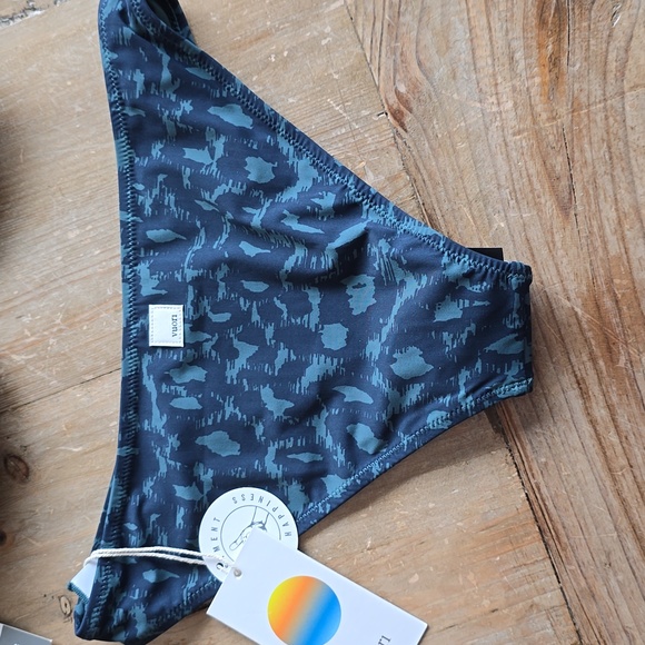NWT Vuori Women's Aqua Triangle Top And Bikini Bottom In Beryl Spots - Picture 8 of 10